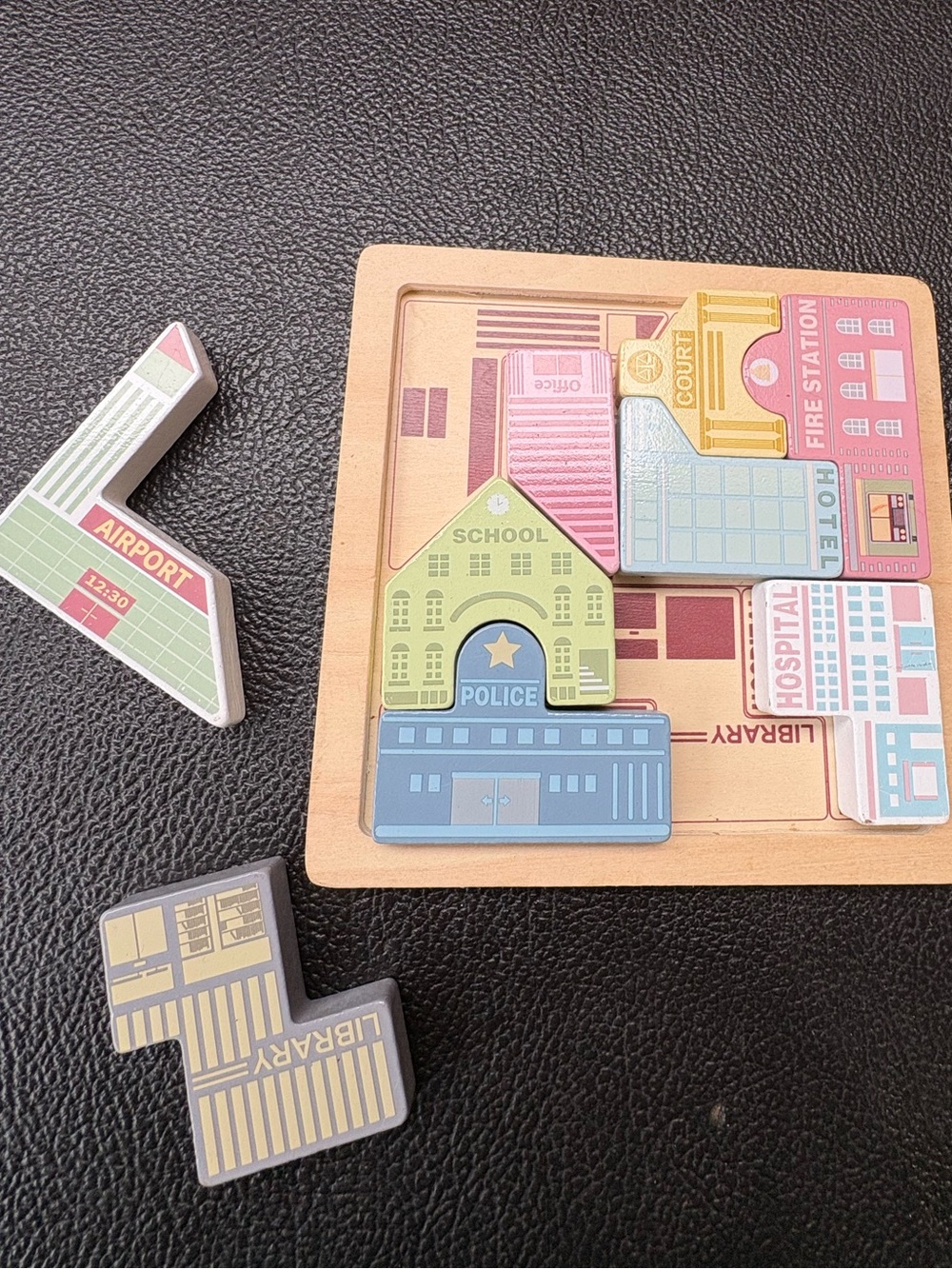 Kids wooden city puzzle - Picture 2 of 2